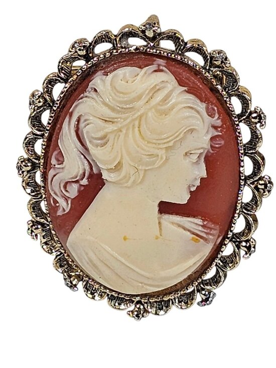 Gerry'S Jewelry - Signed Gerry's Lady Protrait Cameo Brooch Coral Color Resin Gold Tone Vintage